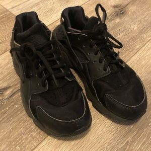Black Nike Huarache